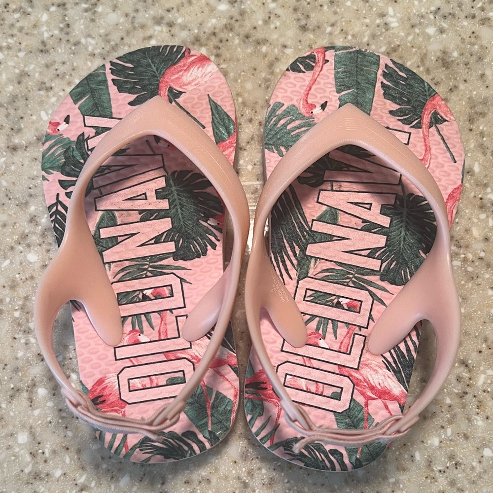 Old Navy Toddler Flip Flops - flamingo pink - size 6